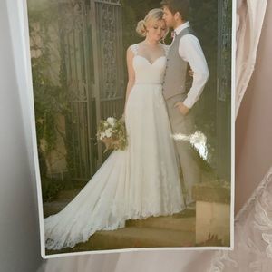 Essence of Australia Size 14